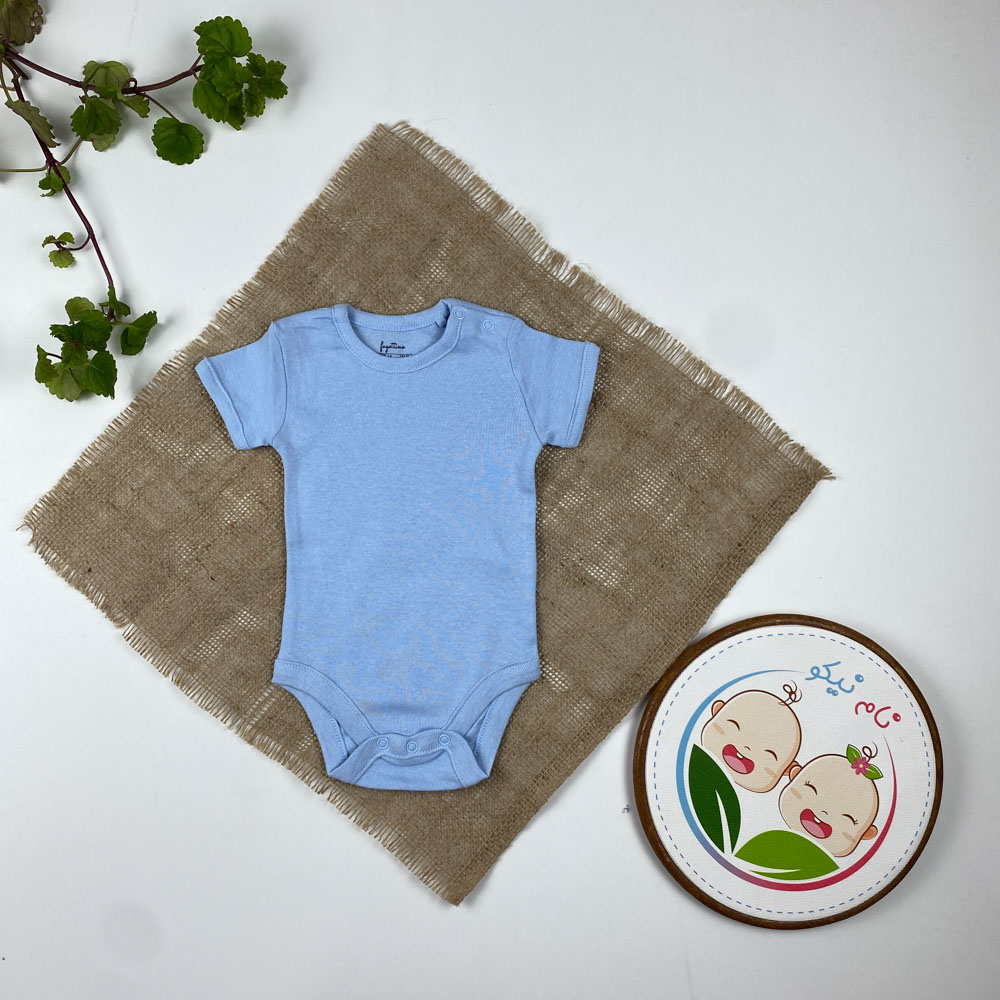 بادی نوزادی پسرانه آستین کوتاه طرح ساده یقه گرد دو دکمه ای آبی آسمانی رنگ