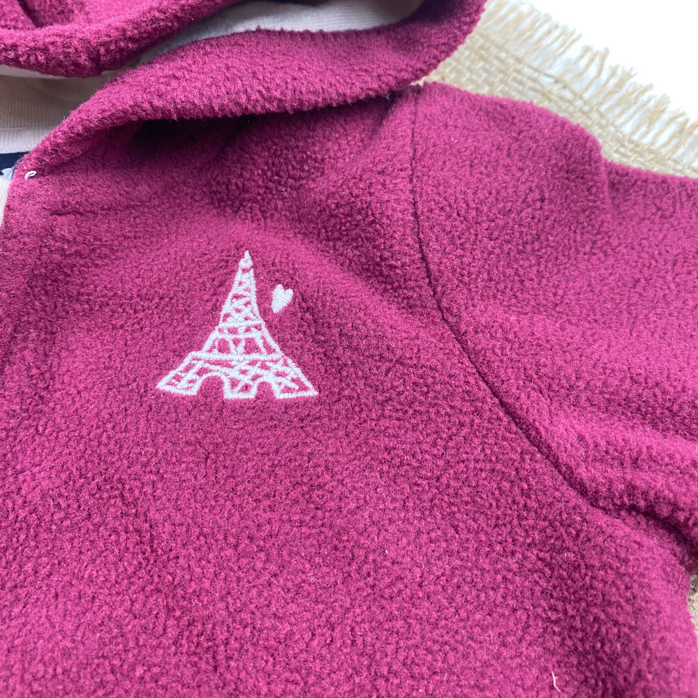 سویشرت آستین بلند طرح ایفل کلاه دار زیپی جگری رنگ - 2 تا 6 ماه