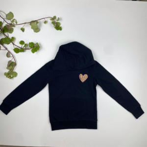 هودی دخترانه آستین بلند طرح قلب کلاه دار مشکی رنگ - 6 تا 8 سال