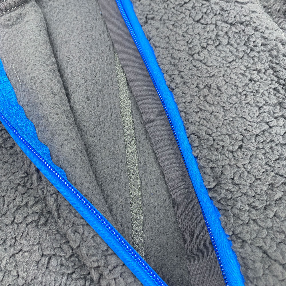 سرهمی نوزادی آستین بلند برند لوپیلو طرح ساده زیپی کلاه دار طوسی تیره رنگ