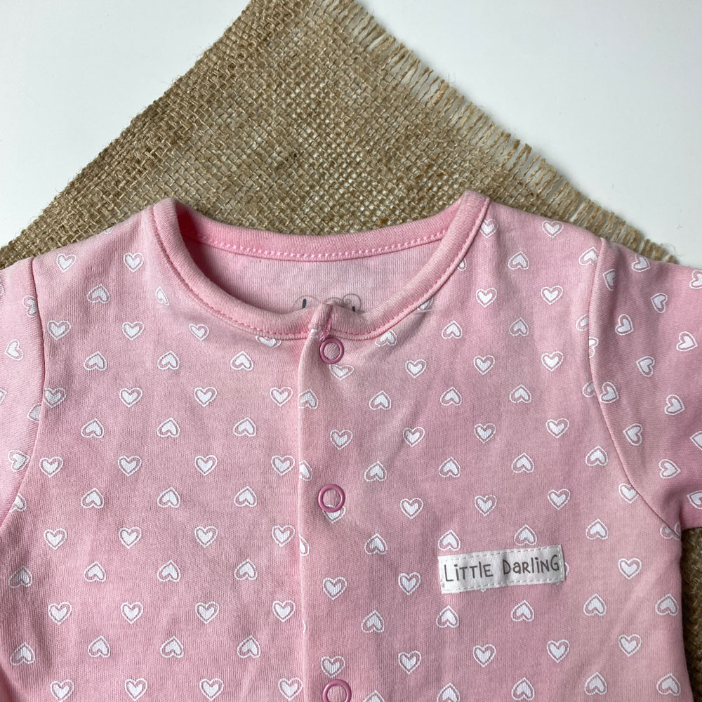 سرهمی نوزادی دخترانه آستین بلند طرح قلب قلبی جلو دکمه یقه گرد صورتی رنگ - 2 تا 4 ماه