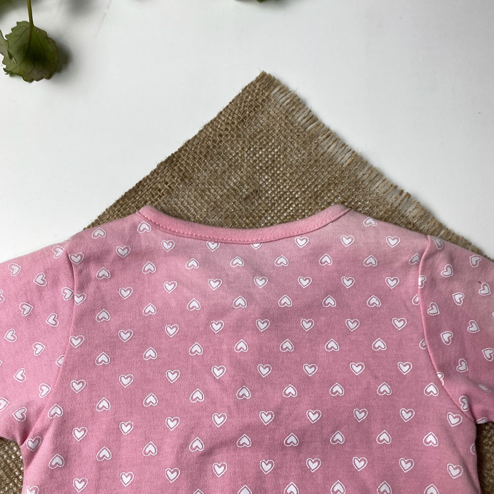 سرهمی نوزادی دخترانه آستین بلند طرح قلب قلبی جلو دکمه یقه گرد صورتی رنگ - 2 تا 4 ماه