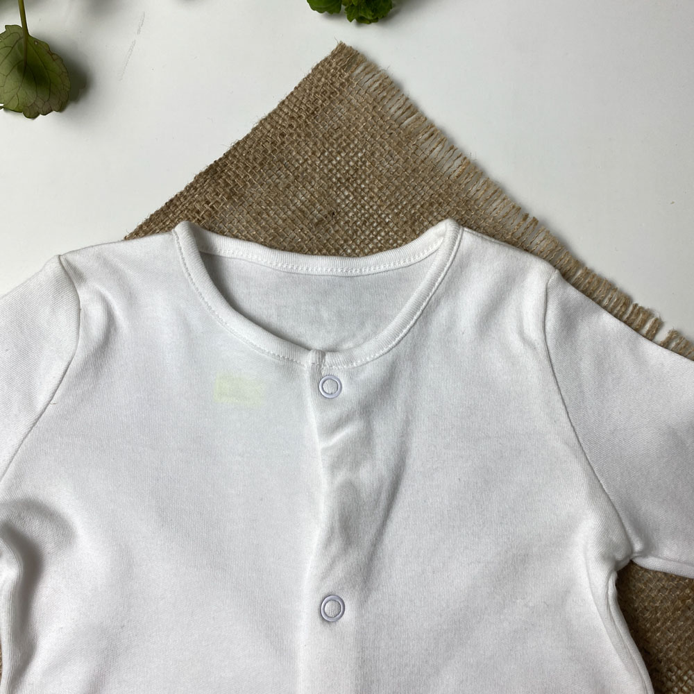 سرهمی نوزادی آستین بلند طرح ساده جلو دکمه یقه گرد سفید رنگ - 3 تا 6 ماه