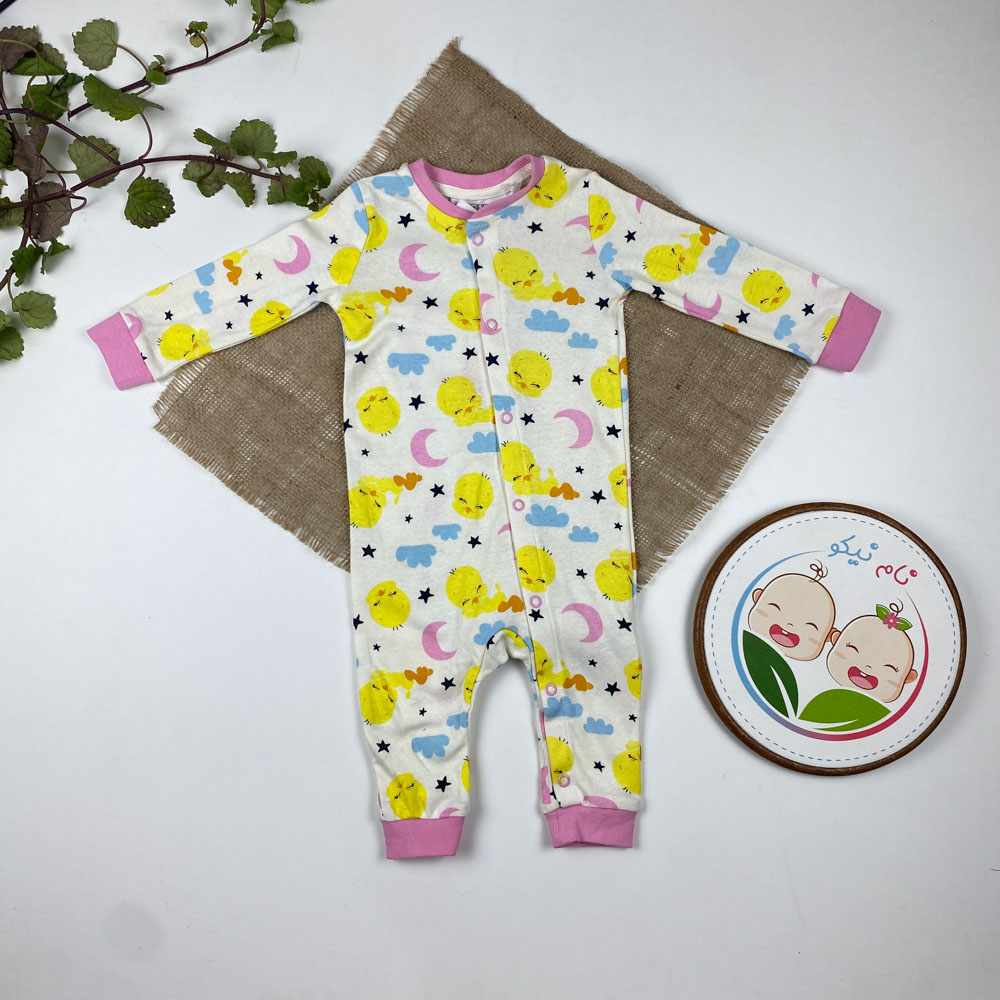 سرهمی نوزادی آستین بلند طرح جوجه و ماه و ابر بدون جوراب جلو دکمه ای سفید رنگ - 2 تا 6 ماه
