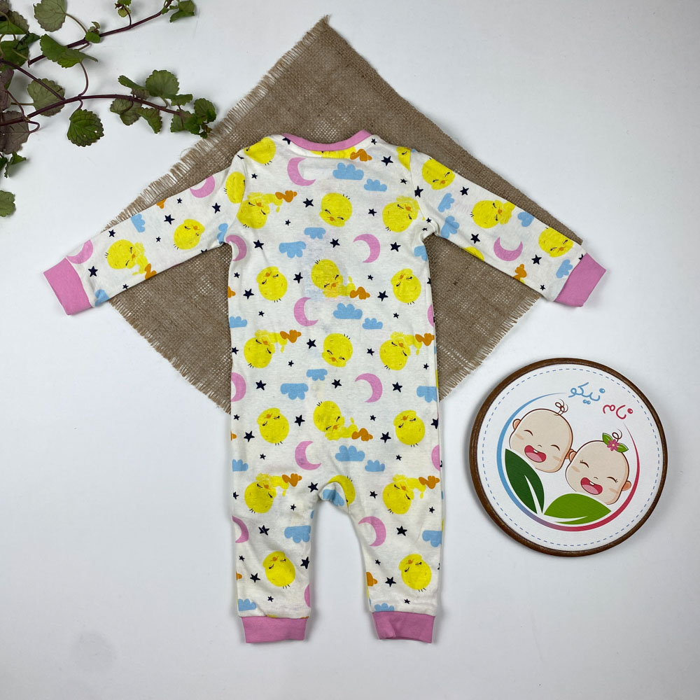 سرهمی نوزادی آستین بلند طرح جوجه و ماه و ابر بدون جوراب جلو دکمه ای سفید رنگ - 2 تا 6 ماه
