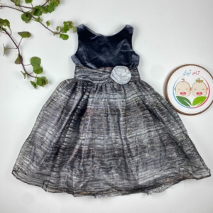 پیراهن دخترانه آستین حلقه ای طرح کمر گل دار یقه گرد نقره ای رنگ - 8 تا 10 سال