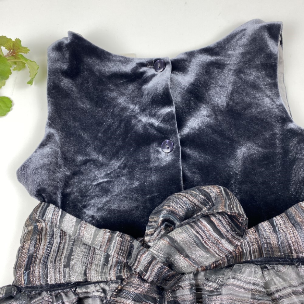 پیراهن دخترانه آستین حلقه ای طرح کمر گل دار یقه گرد نقره ای رنگ - 8 تا 10 سال