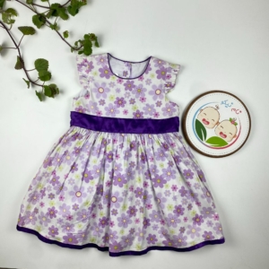 پیراهن دخترانه آستین حلقه ای طرح گل گلی پشت پاپیون دار سفید رنگ - 6 تا 8 سال