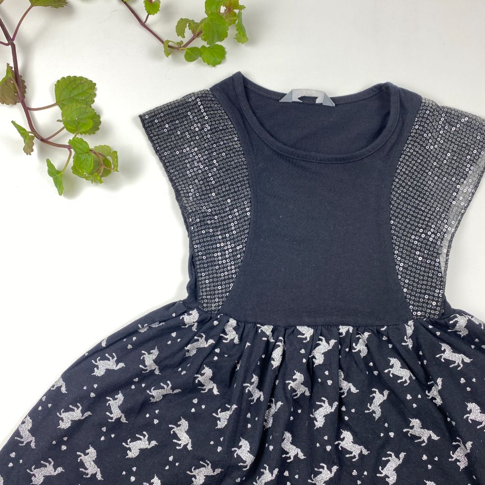 پیراهن دخترانه آستین حلقه ای طرح پولکی یونیکورن استین پرکی مشکی رنگ - 2 تا 3 سال