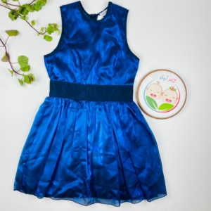 پیراهن دخترانه آستین حلقه ای طرح کمربند سرمه ای یقه گرد آبی کاربنی رنگ