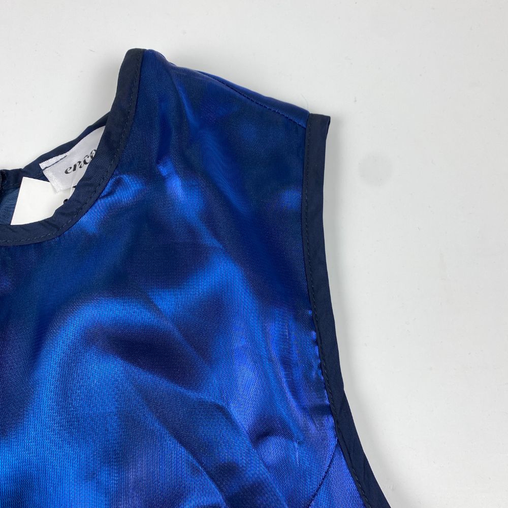 پیراهن دخترانه آستین حلقه ای طرح کمربند سرمه ای یقه گرد آبی کاربنی رنگ