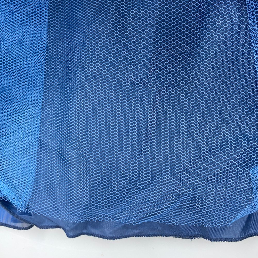 پیراهن دخترانه آستین حلقه ای طرح کمربند سرمه ای یقه گرد آبی کاربنی رنگ