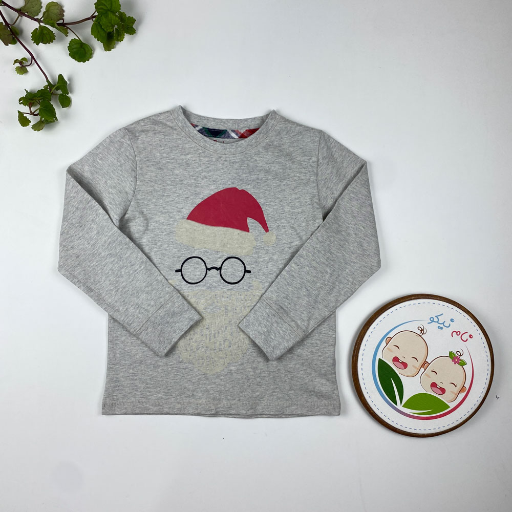 بلوز آستین بلند طرح کلاه کریسمس یقه گرد طوسی رنگ - 6 تا 8 سال