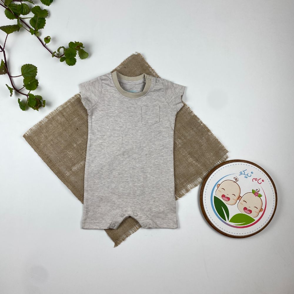 رامپر نوزادی اسپرت آستین کوتاه برند لوپیلو طرح جیب دار یقه گرد دو دکمه ای خاکی رنگ