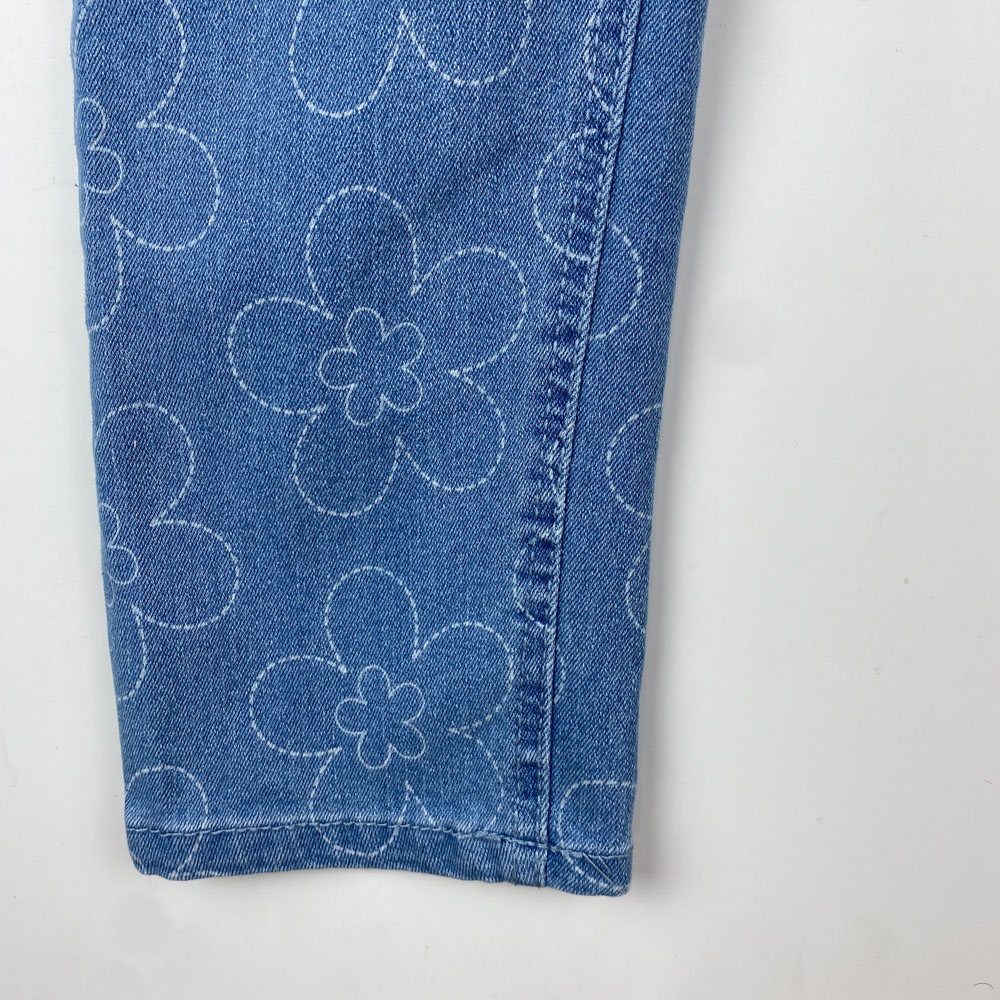 شلوار دخترانه راسته برند L and D طرح گل گلی کمر دکمه ای ابی روشن رنگ
