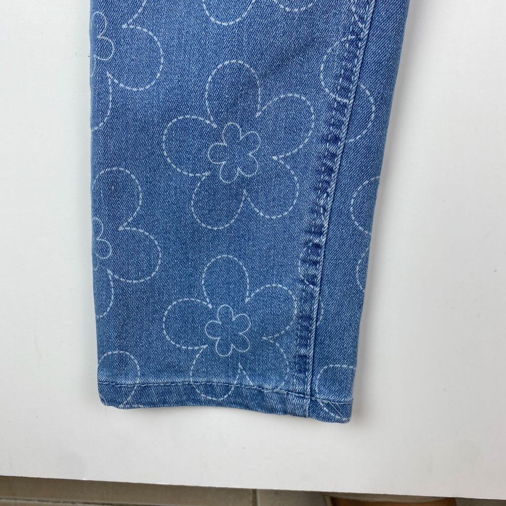 شلوار دخترانه راسته برند L and D طرح گل گلی کمر دکمه ای ابی روشن رنگ