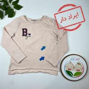 ایراد دار _ بلوز دخترانه آستین بلند طرح حروف B یقه گرد کرمی رنگ